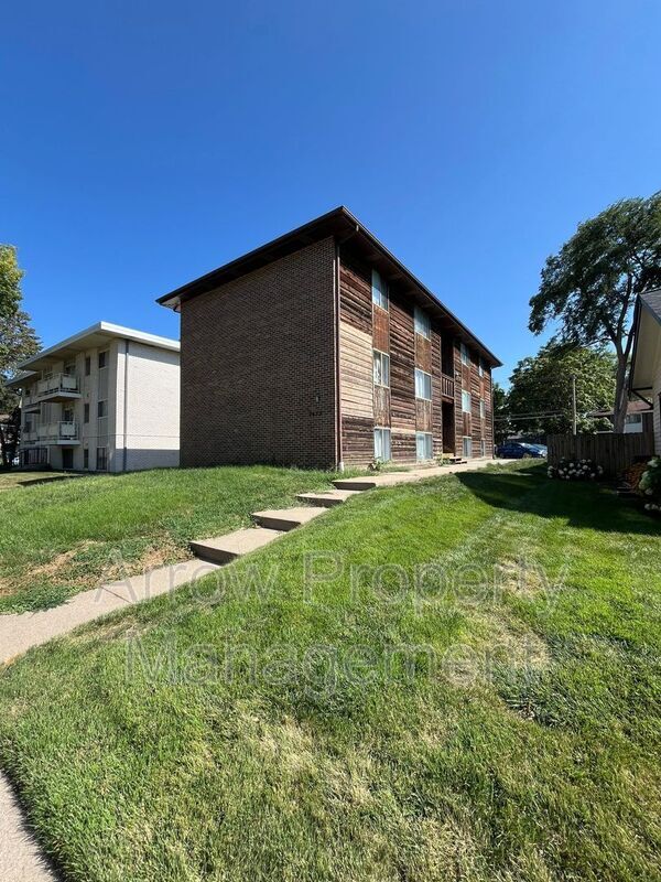 Building Photo - 2433 E-2