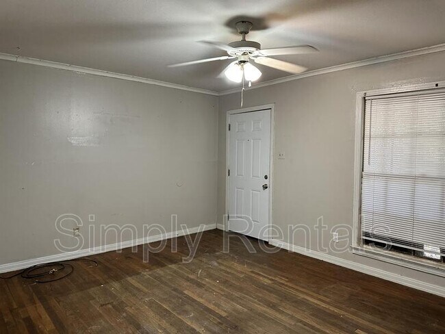 Building Photo - 1012 Pecan Ave