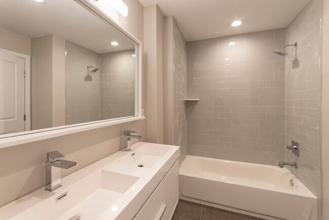 Building Photo - Three Bedroom Point Breeze Townhome w Roof Deck!