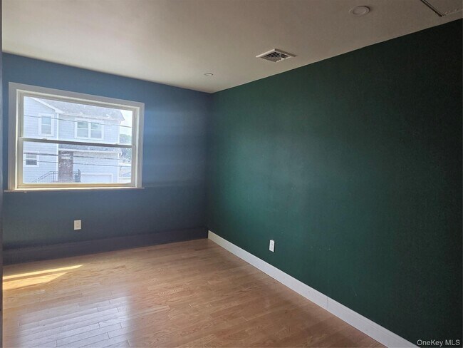 Building Photo - 2706 Peconic Ave