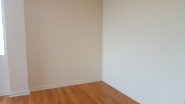 Building Photo - 4810 N Lavergne Ave
