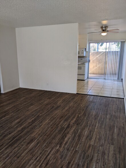 Open Floor Plan - 3334 N Fruit Ave