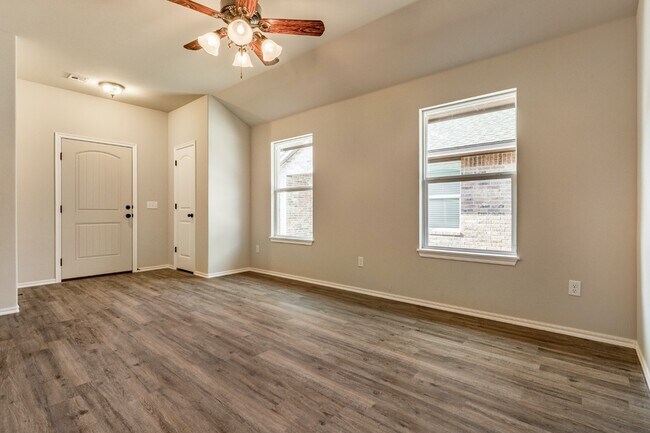 Building Photo - 320 Chalk Hill Ct