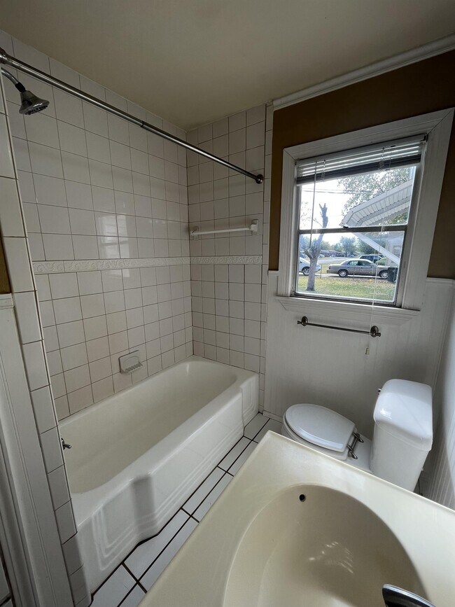 Building Photo - 700 Traub Pl