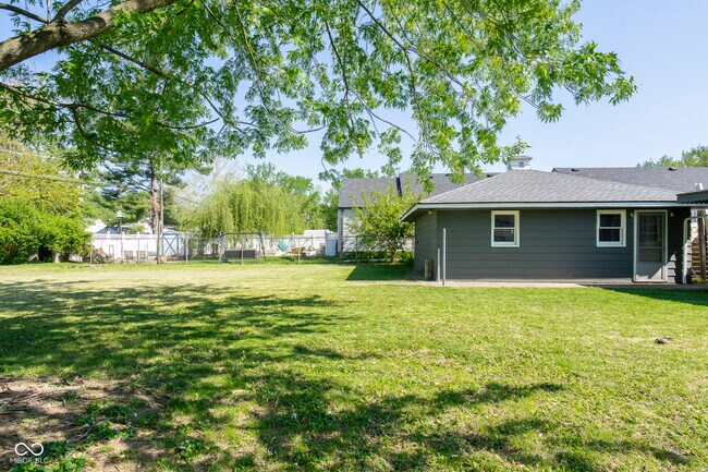 Building Photo - 370 N Bazil Ave
