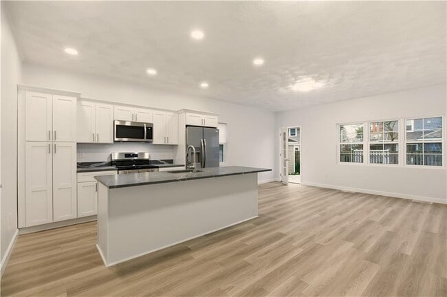 Building Photo - 47 Windsor Rd