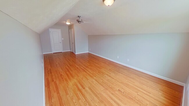 Building Photo - 622 Thorncliff Dr