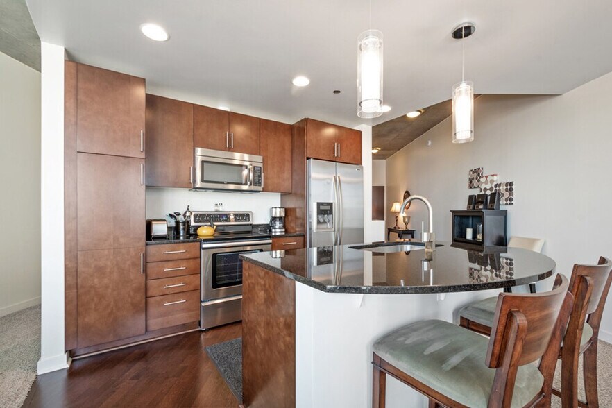 Building Photo - 750-776 14th Street-SI ID1508533P