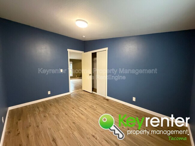 Building Photo - 121 349th St S