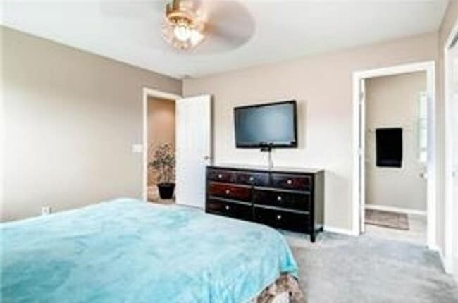 Building Photo - Lovely Gleneagle Charmer!