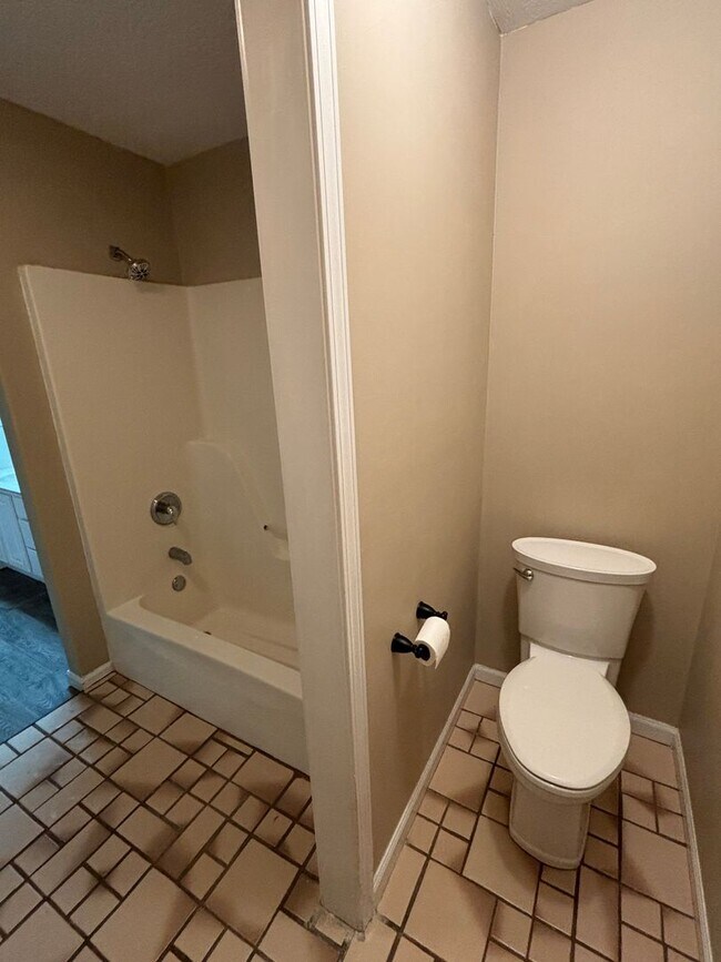 Building Photo - 3 Bedroom All Brick Home Southwest Springf...