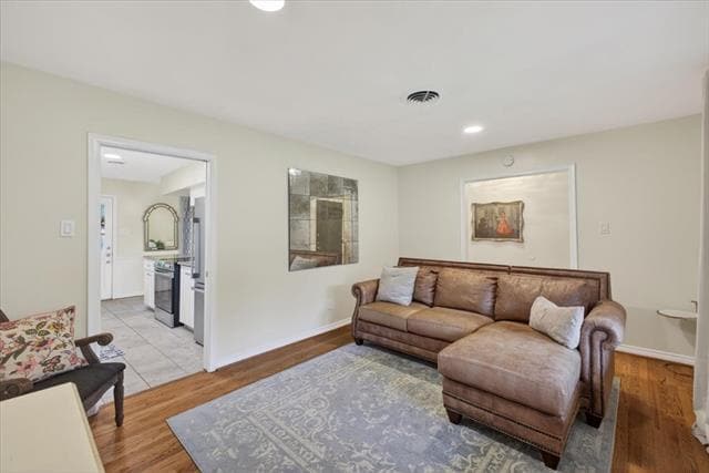 Building Photo - 105 S Weatherred Dr