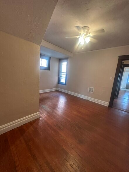 Bed 1 - 5044 Bancroft Ave