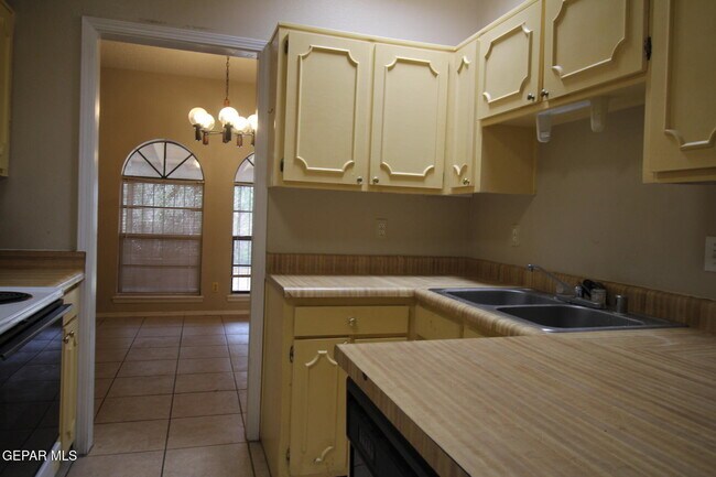 Building Photo - 10711 Ivanhoe Dr