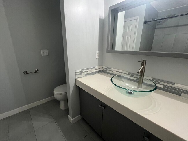Building Photo - CONVIENT... TOWNHOME 2 BEDROOM 2.5 BATH