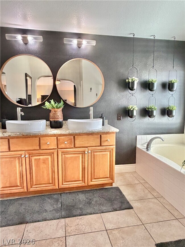 Building Photo - 399 Center Green Dr