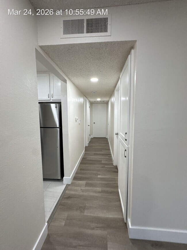 Building Photo - Downstairs apartment for Rent in Visalia Available now!