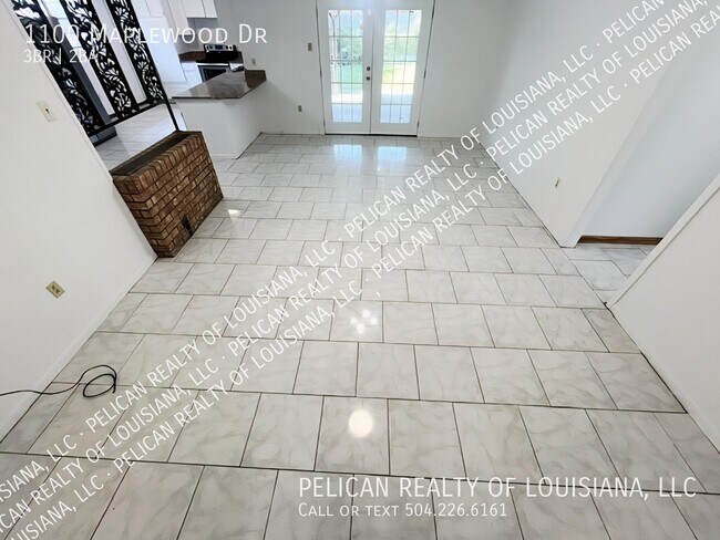 Building Photo - 1100 Maplewood Dr