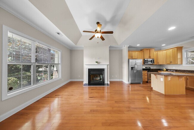 Building Photo - ~ COMPASS POINTE ~