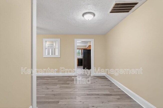 Building Photo - 506 Rocky Knoll Rd