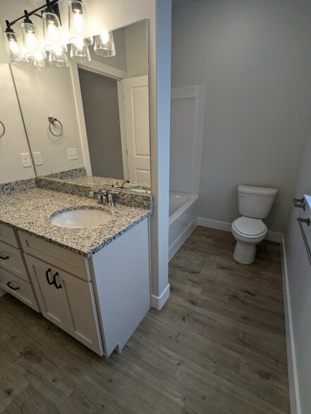 Building Photo - 1561 110 W