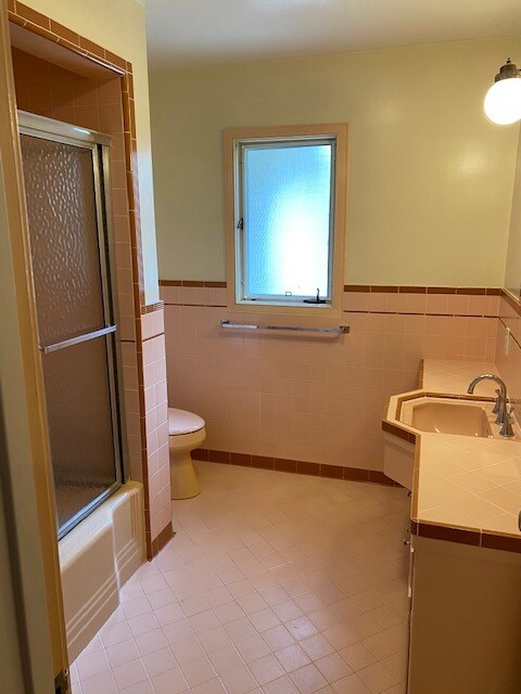 Building Photo - 214 Bellino Dr