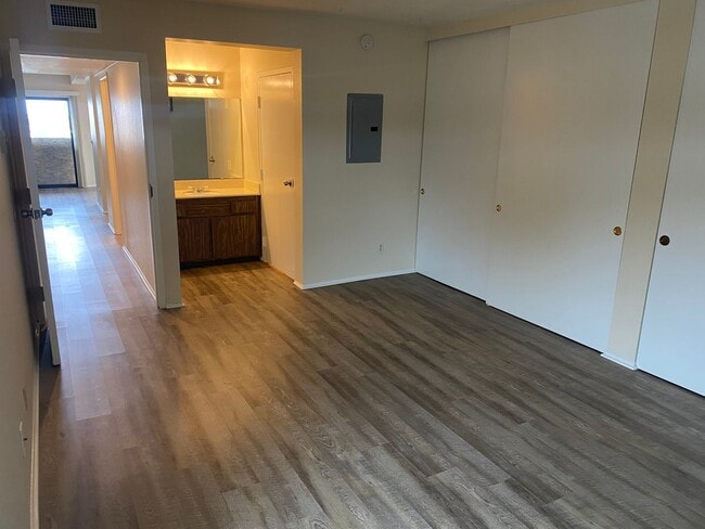 Building Photo - 3831 Nipoma Pl