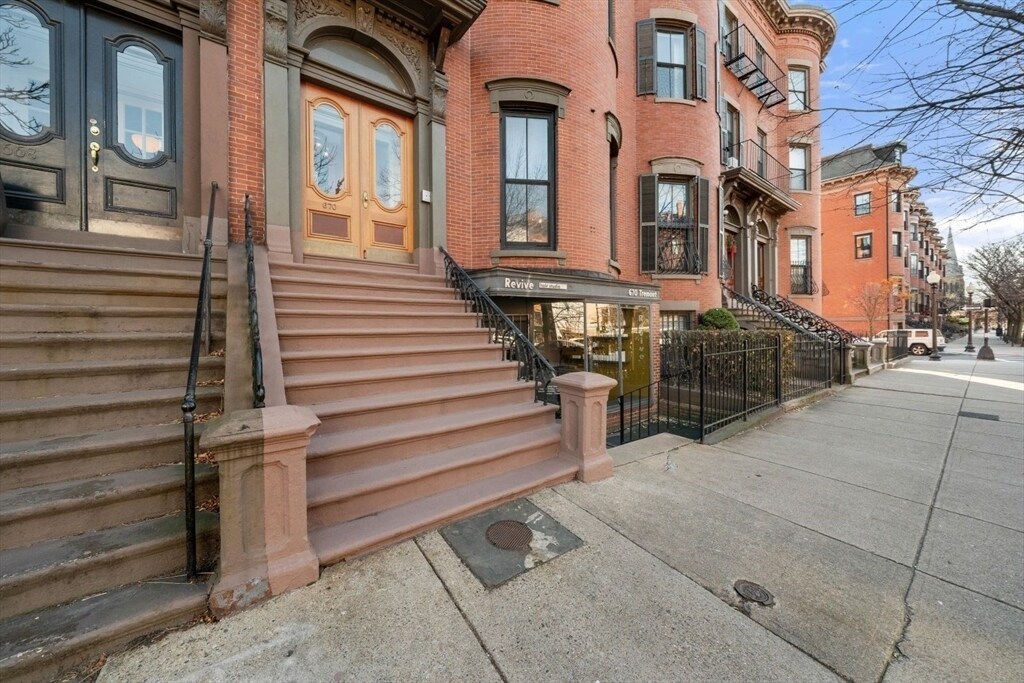 Building Photo - 670 Tremont St