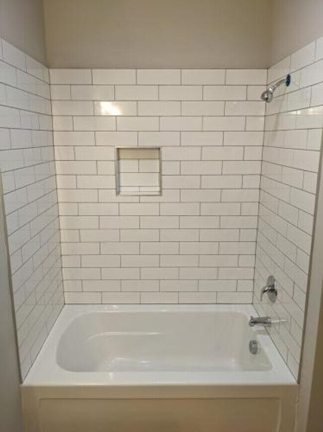 Building Photo - Beautiful 3 Bedroom Home