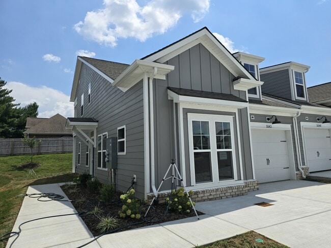 Building Photo - 5142 Pace Pk Cir