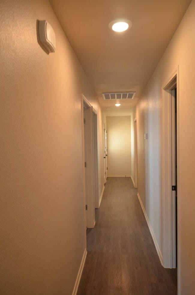 Building Photo - 1021 Cline Dr