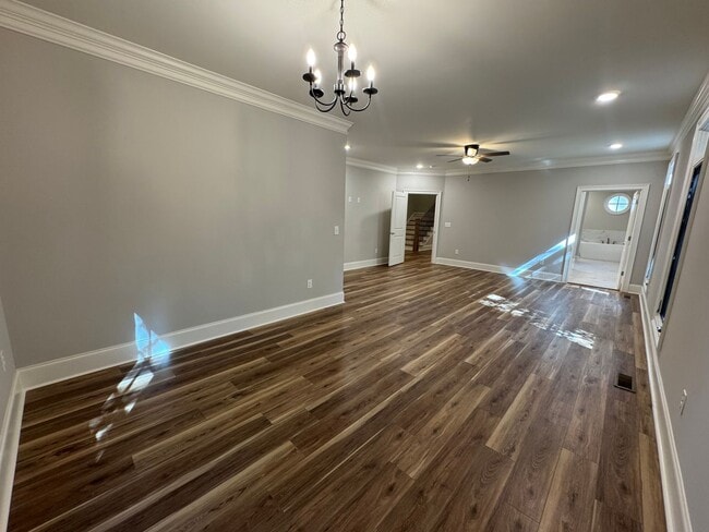 Building Photo - Grandeur Brick 4/3.5 with Bonus Room in Th...