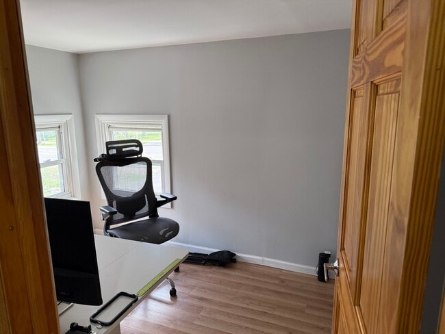 Building Photo - 208 W Nippersink Rd