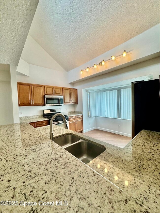 Building Photo - 1456 Guava Ave