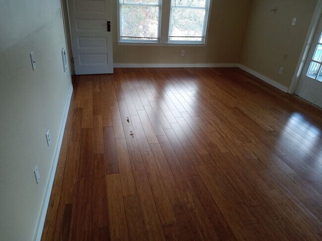 Building Photo - 957 SE Stephens St