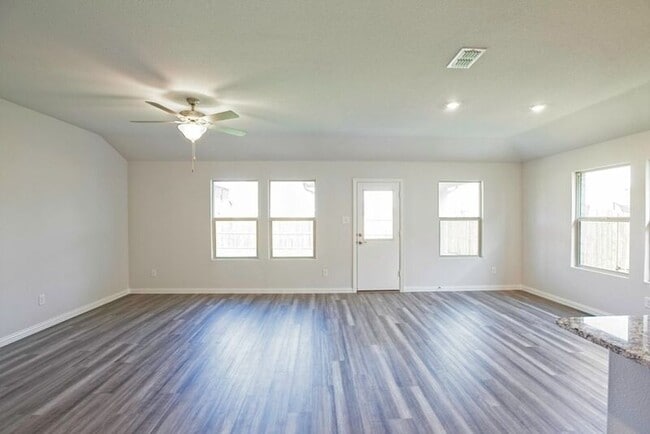 Building Photo - 625 Hidden Cove Dr