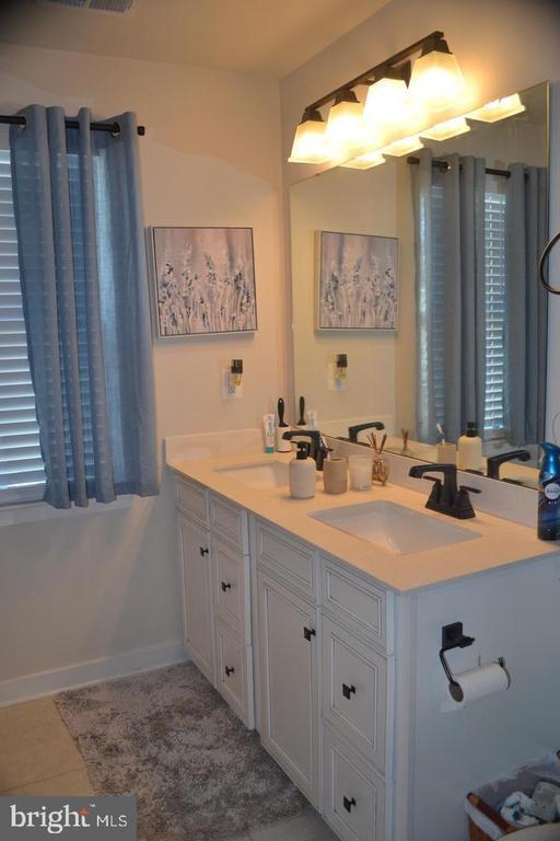 Building Photo - 1015 Rampart Dr