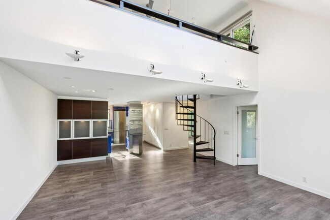 Building Photo - 237 High St