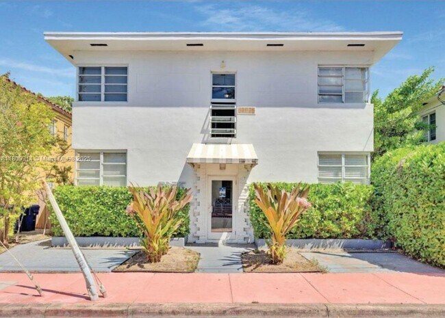 Primary Photo - 7510 Byron Ave