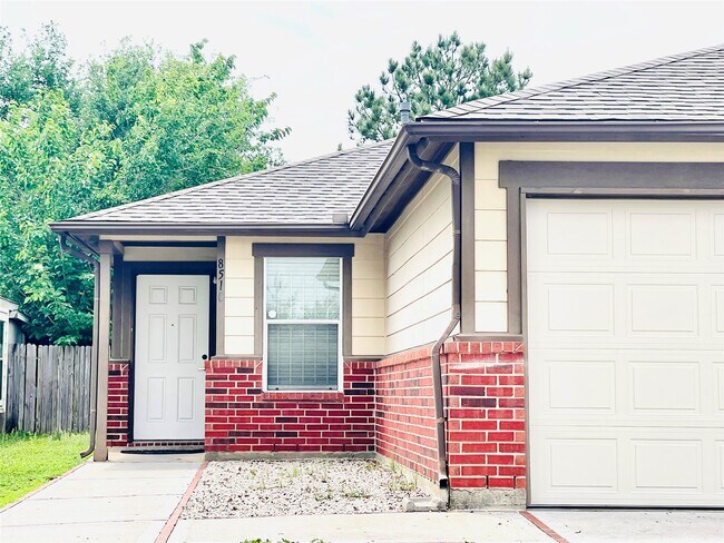 Building Photo - 8510 Village Hollow Ln