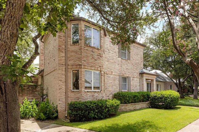 Building Photo - 2834 Montebello Rd