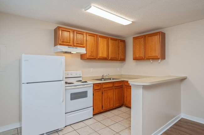 Building Photo - Cozy duplex in the heart of Niceville!