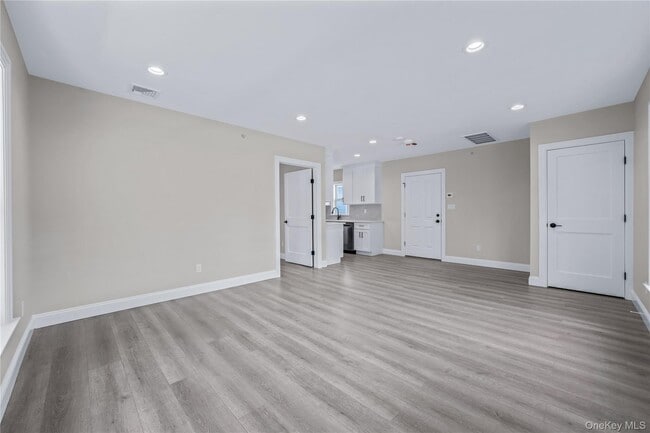 Building Photo - 110 School St