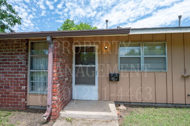 Building Photo - Charming 2-Bedroom Oasis in the Heart of Coffeyville