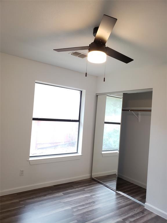 Building Photo - 703 Meadow Creek Dr