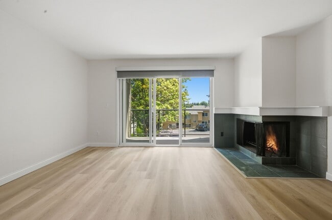Building Photo - Mercer Island Condo with Reserved Parking & In-Unit Laundry!