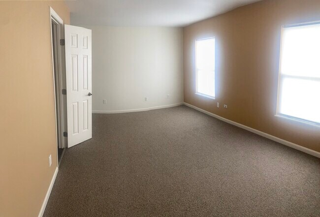 Building Photo - 5302 Country Club Ln