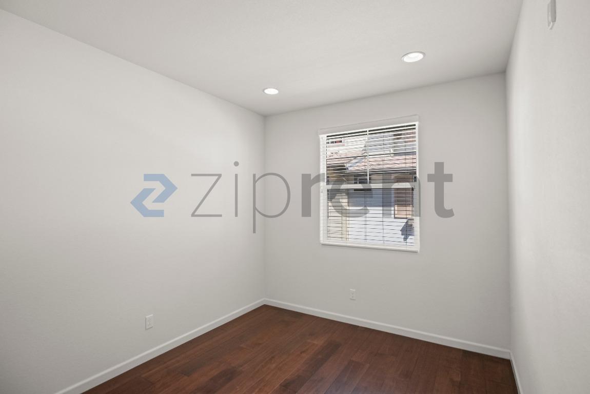 Building Photo - Unit