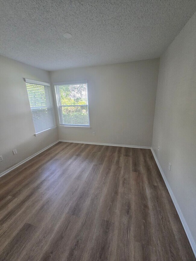 Building Photo - 2577 Grassy Point Dr