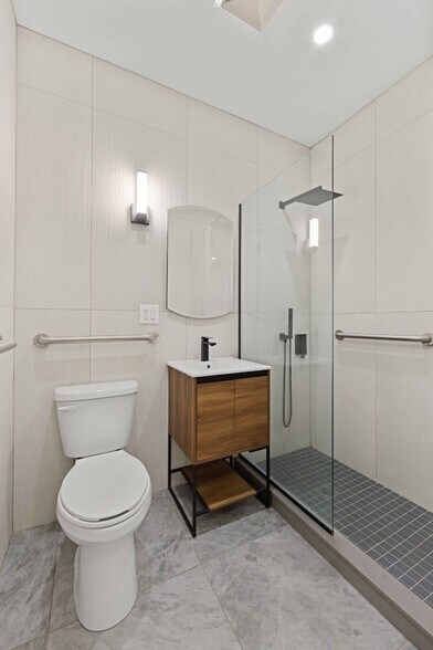 Building Photo - 426 Seventh Avenue